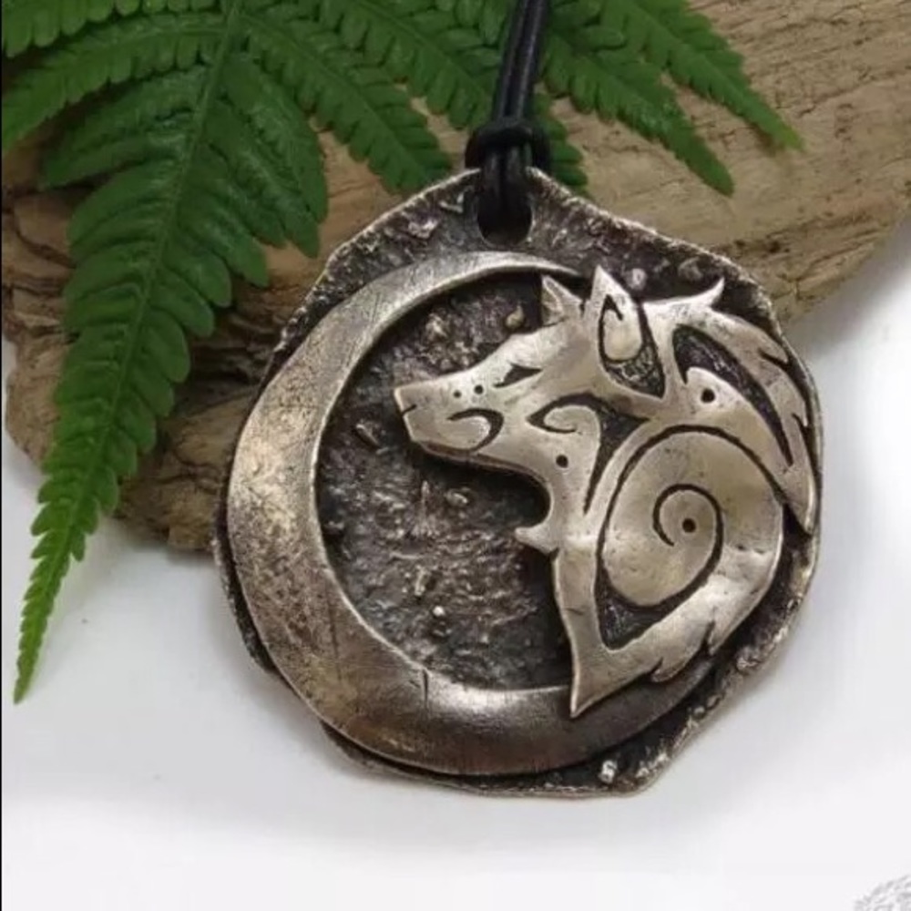 🌙NEW🌙 Vintage Moon Dire Wolf Tribal Celtic Amulet
